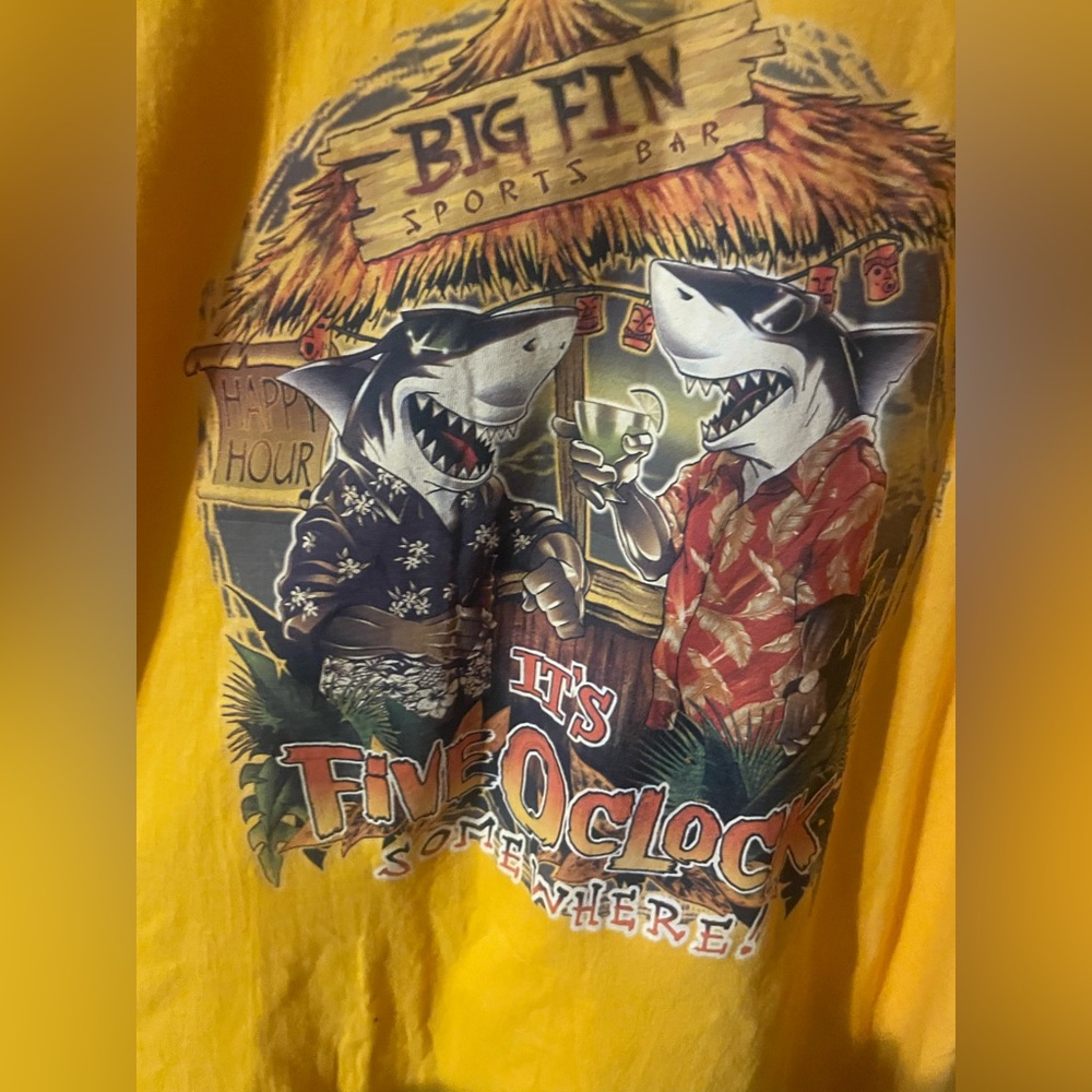 Big Fin Sports Bar Shark Graphic Tee 5X Yellow NWOT Funny Beach Tropical Shirt - Picture 2 of 5